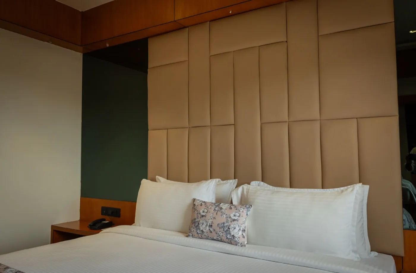 Club room bedside detail