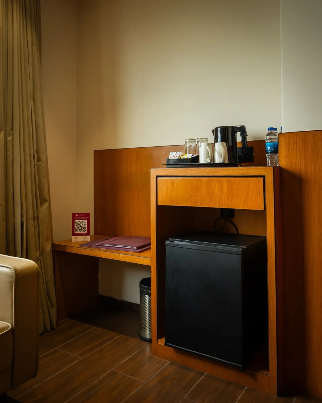 Club room minibar and tea station