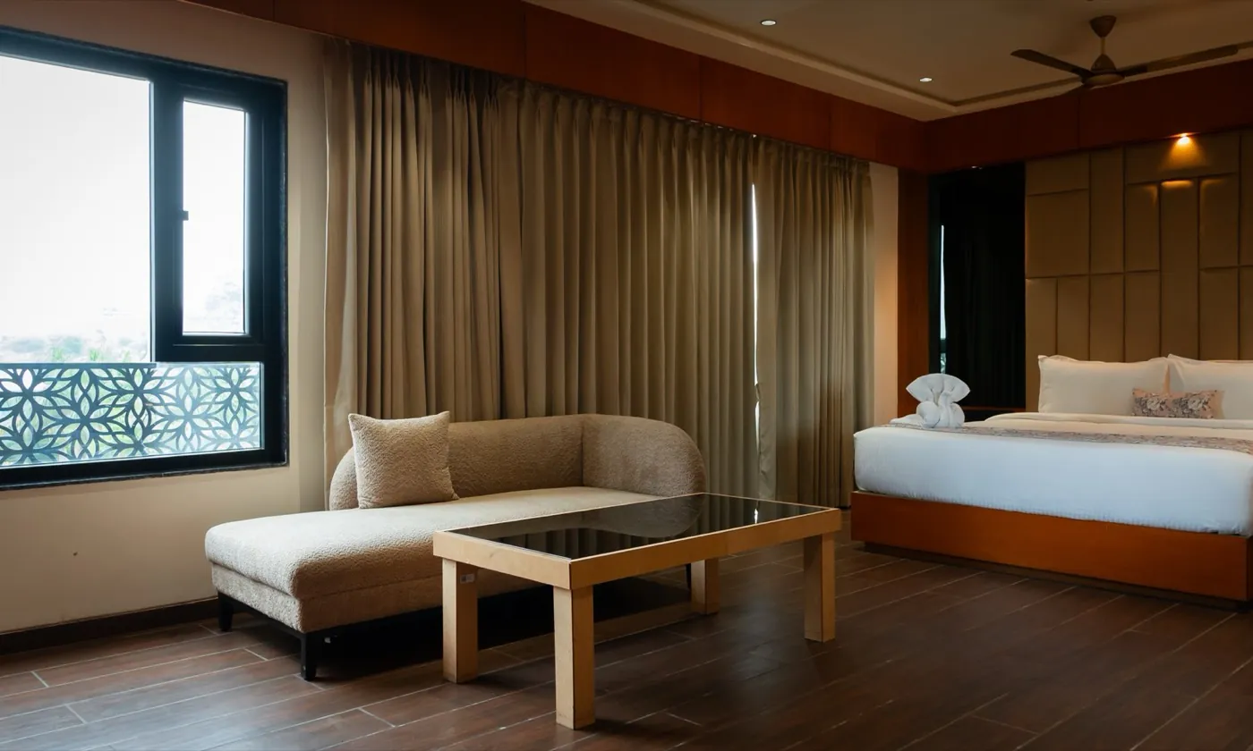 Deluxe suite bed and chaise