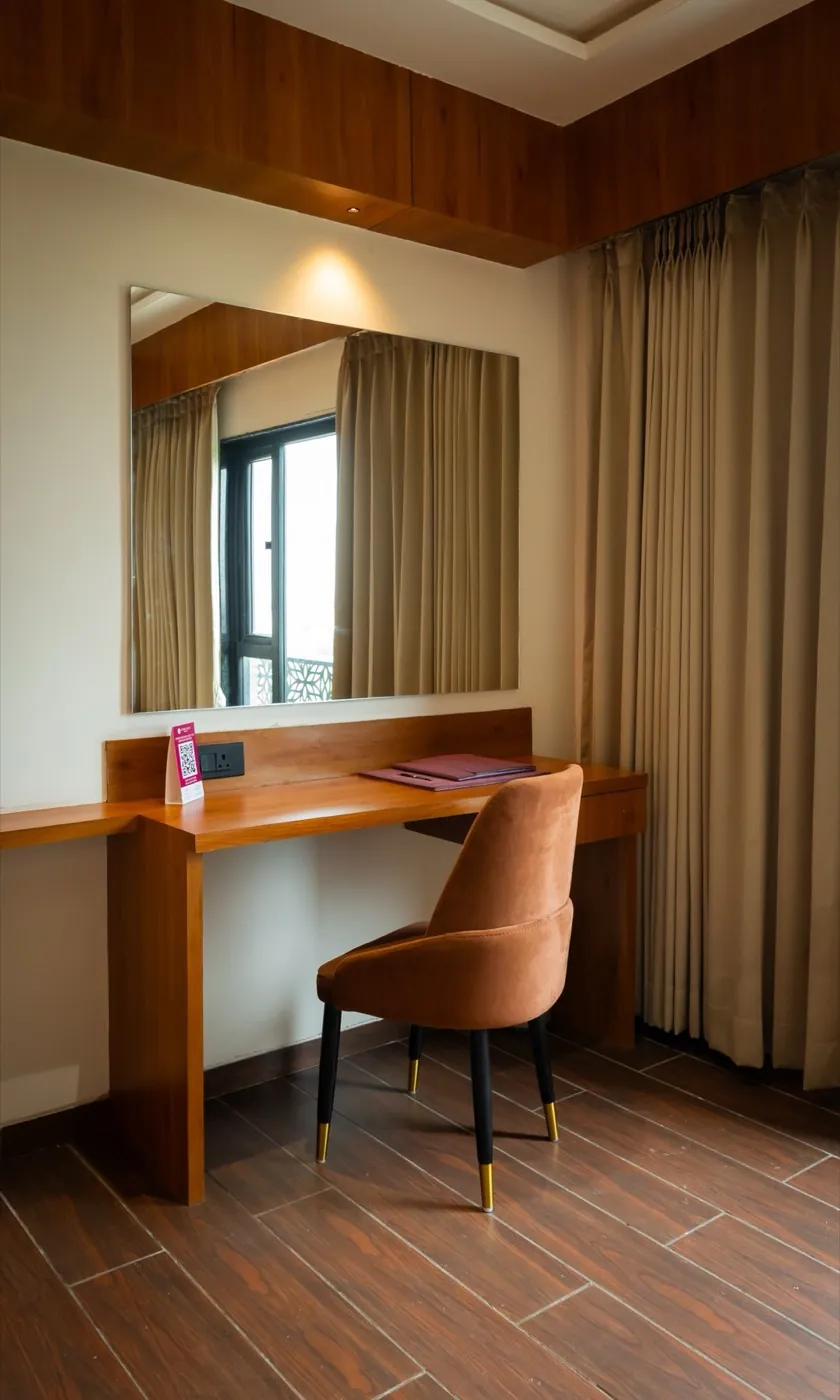 Premium room writing desk