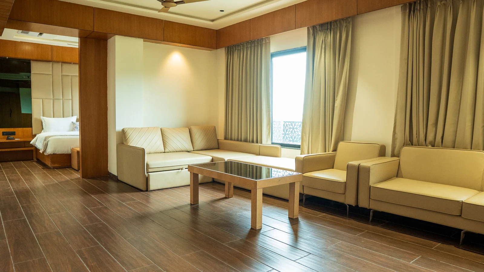Guest bedroom and lounge