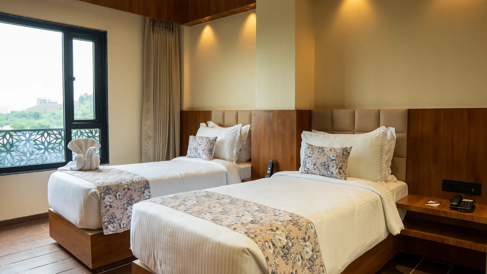 Twin guest room