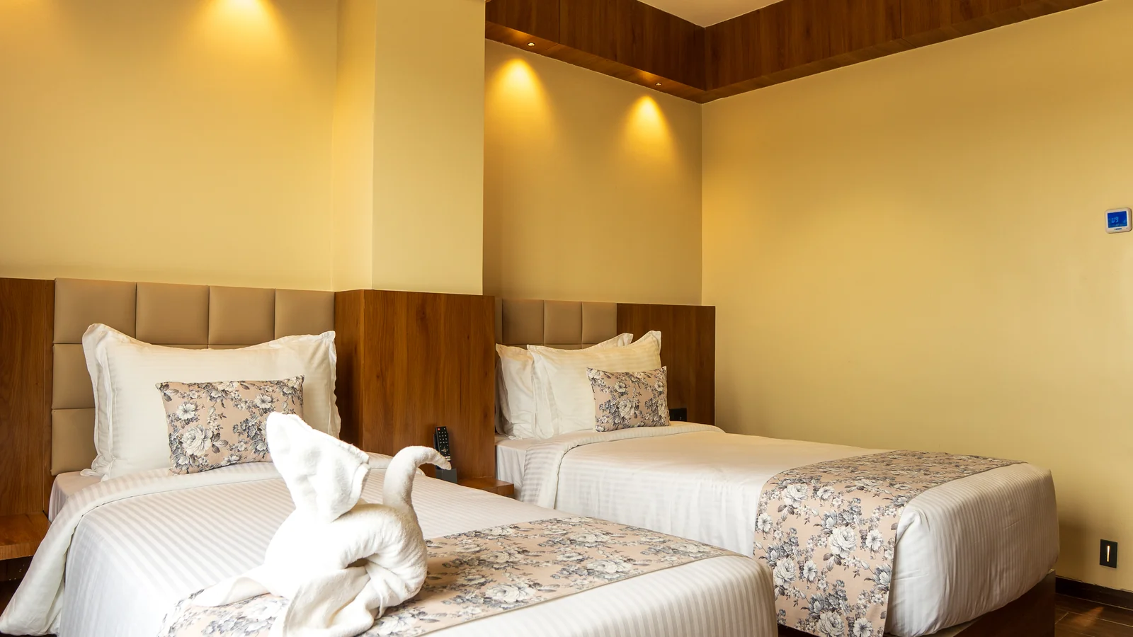 Twin guest room