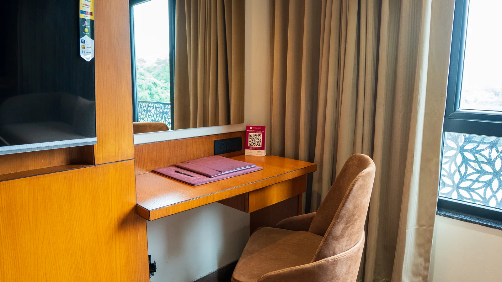 Guest suite and lounge
